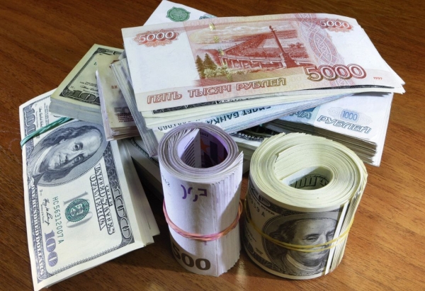 Тенденции снижения долларовых расчетов в России